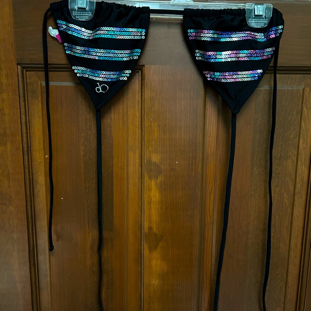 CLEARANCE 💜 2/5 sequin stripe string bikini top by Ocean Pacific. Size M.